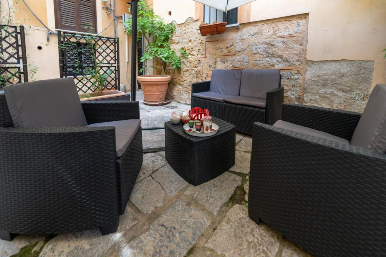 Cortile Dei Giusti - Combo Guesthouse Палермо Екстериор снимка